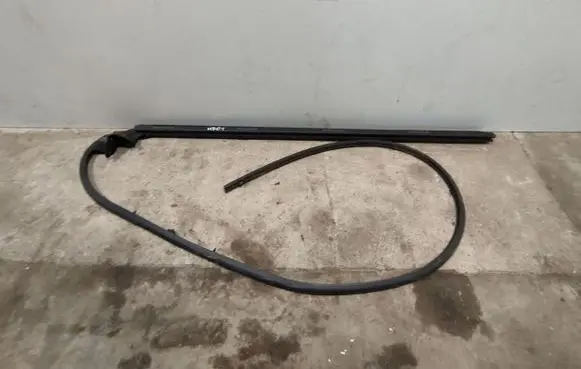Maserati GranTurismo Front door rubber seal 80091300