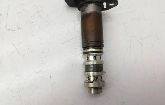BMW 3 E90 E91 Camshaft vanos timing valve 13151279 7584115