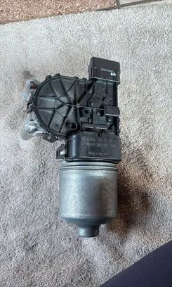 Peugeot 208 I Wiper motor 9673222580