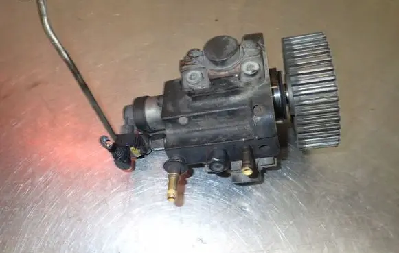 Fiat Bravo Fuel injection high pressure pump 0445010185