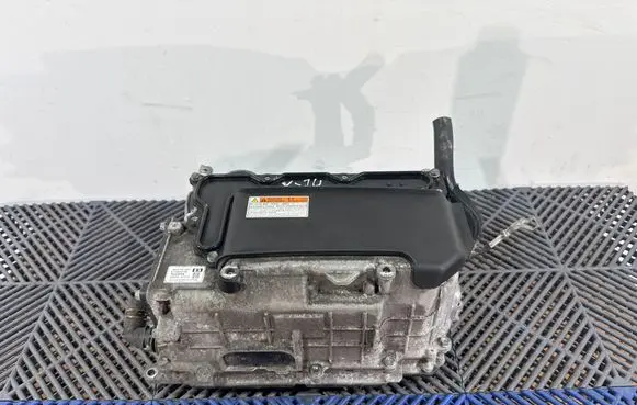 Toyota Prius+ (ZVW40) Voltage converter inverter G920047220