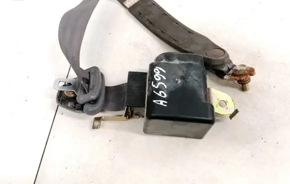 Middle seatbelt (rear)