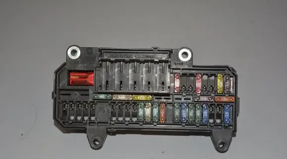 BMW 7 E65 E66 Fuse module 6900583