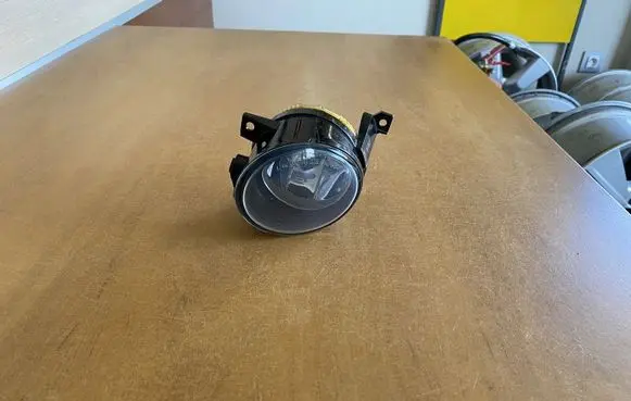 Volkswagen Touran I Front fog light 1T0941699C