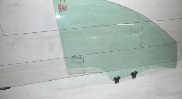 KIA Rio Front door window glass four-door