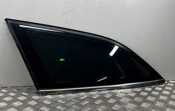 Ford Mondeo MK IV Rear side window 43R001583 DOT682AS2M3232