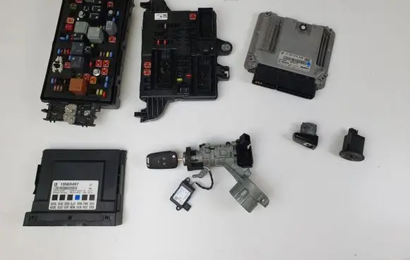 Opel Insignia A Engine ECU kit and lock set 