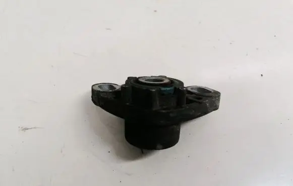 Volvo S80 Engine mount bracket 8666204