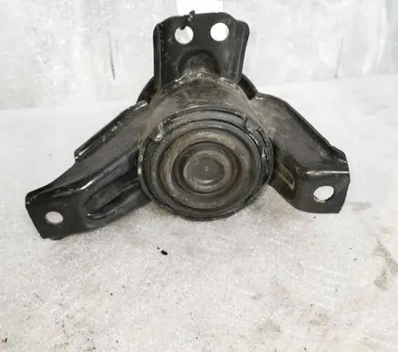 Hyundai Santa Fe Engine mount bracket M03S1200