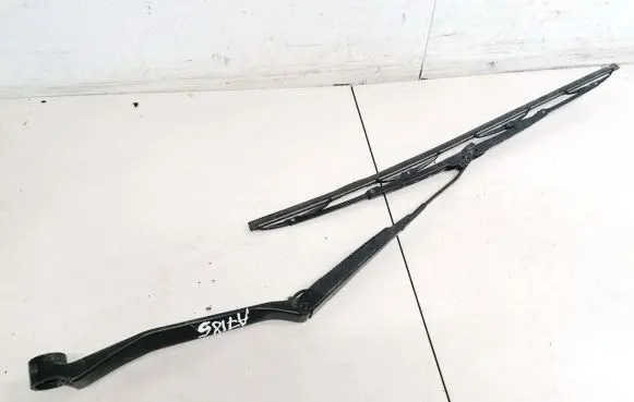 Toyota RAV 4 (XA20) Front wiper blade arm