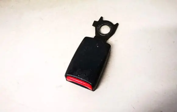 Mitsubishi Grandis Rear seatbelt buckle g3656
