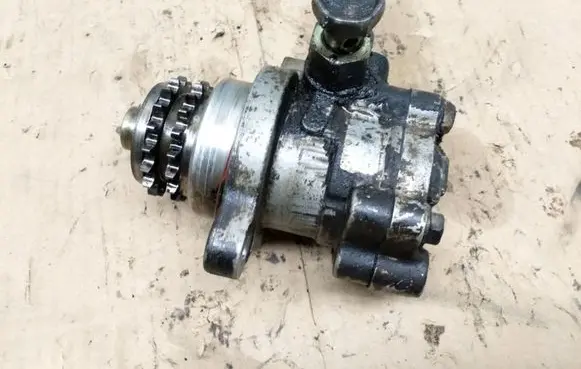 Nissan Almera Tino Oil pump 