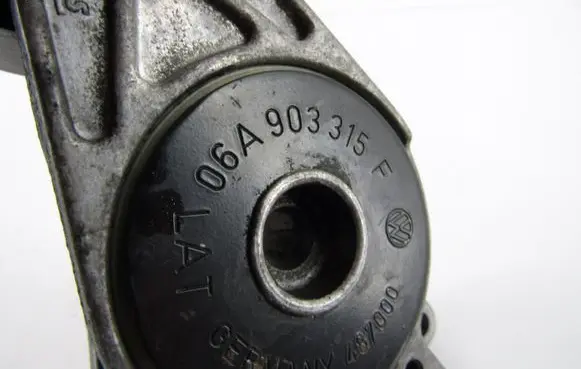 Volkswagen Golf V Alternator belt tensioner 06a903315f