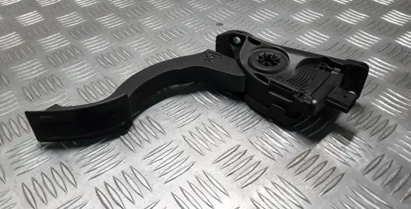 Volvo V40 Accelerator throttle pedal 31280595