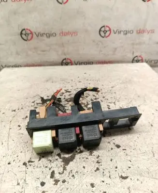 Volkswagen Touran II Relay mounting block 7N0937503A