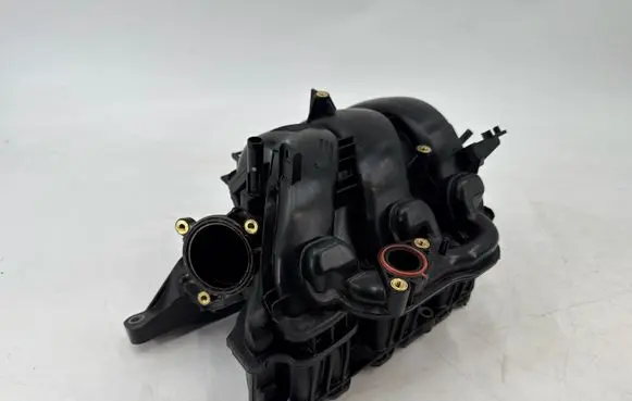Toyota Yaris XP210 Intake manifold 17101F3040