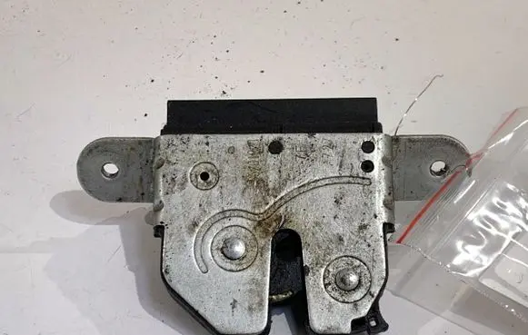 Tailgate exterior lock