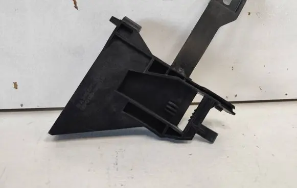 Front bumper mounting bracket