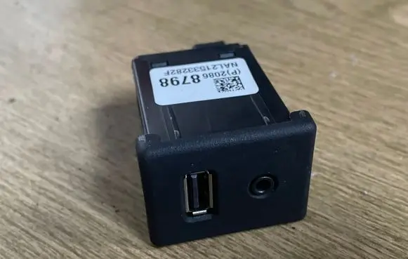 Opel Zafira C AUX in-socket connector 20868798