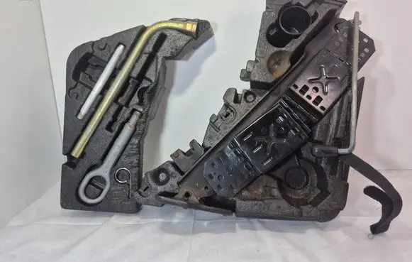 Audi Q7 4L Tool set 4L0011031E 4L0012113C 7L0860321