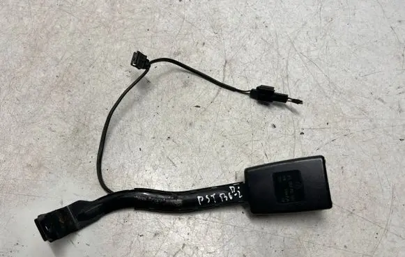 Volkswagen PASSAT B6 Front seatbelt buckle 33047576