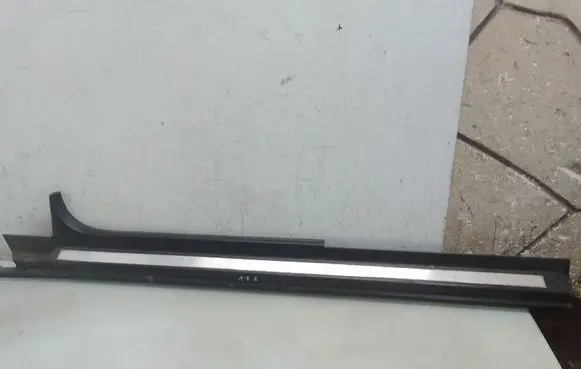 Front sill trim cover