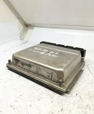 Volvo S60 Engine control unit/module 0281010219 08677708A