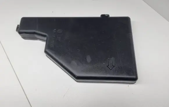 Toyota Prius (NHW20) Fuse box cover 8644YA1