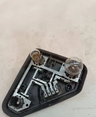 BMW 5 E39 Tail light bulb cover holder 8371325
