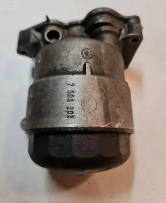 BMW 3 E36 Oil filter mounting bracket 7505203
