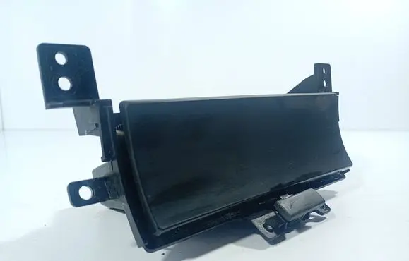 Suzuki Grand Vitara II Glove box