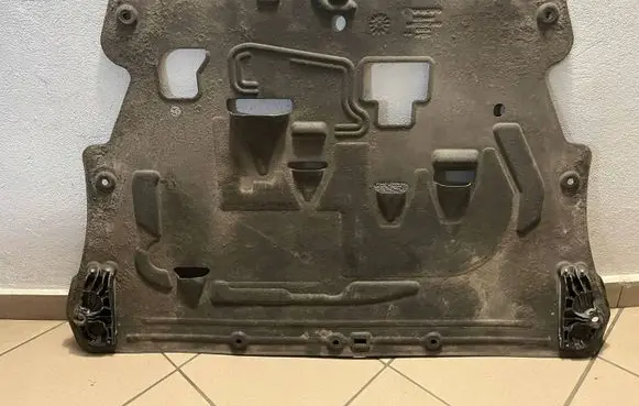 Volvo XC60 Engine splash shield/under tray 32226491