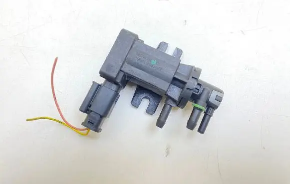 Peugeot 3008 I Turbo solenoid valve 9674084680
