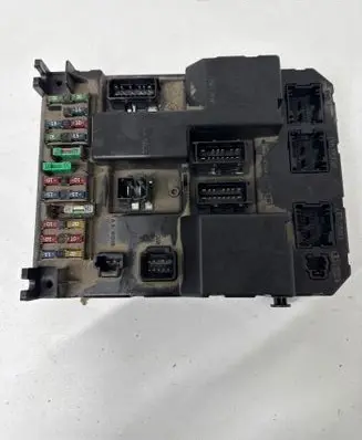 Peugeot 307 Fuse module 9651197680A 9651196980A 00199466021203