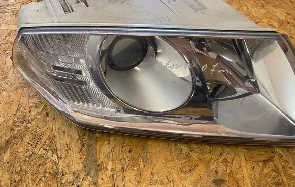 Skoda Octavia Mk2 (1Z) Headlight/headlamp 1Z1941016B VP4SHX13005CAG