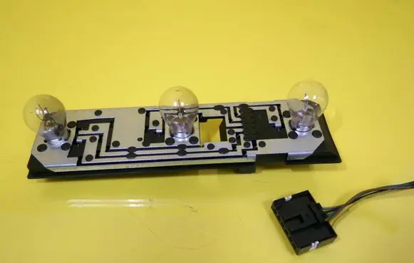 Mini One - Cooper R50 - 53 Tail light bulb cover holder 89023373