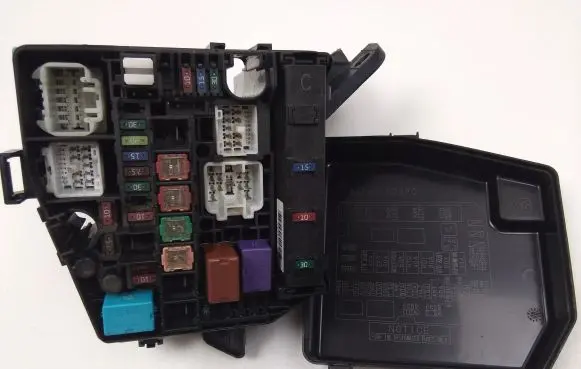 Toyota Urban Cruiser (XP110) Fuse box set 8266252590