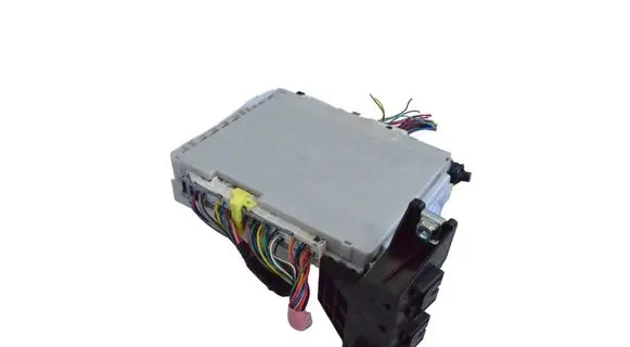 Toyota Prius (XW30) Central body control module 8273047500A