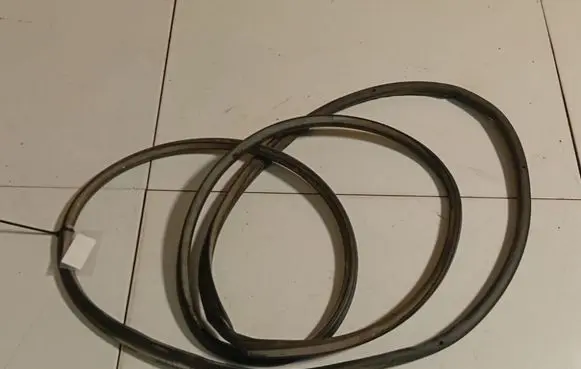 Volkswagen Polo IV 9N3 Engine compartment rubber 