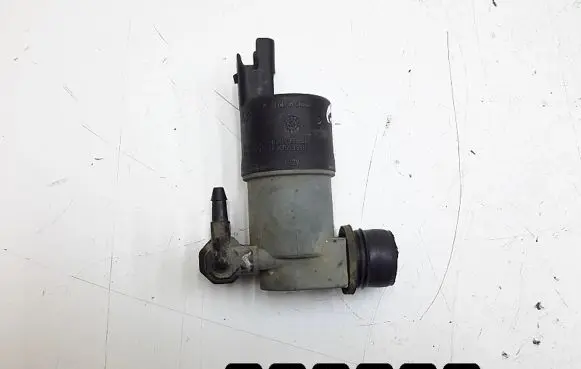 Nissan Qashqai Windscreen/windshield washer pump 681155