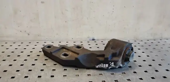 Land Rover Discovery 3 - LR3 Front differential bracket 