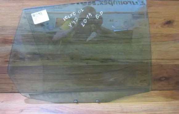Rear door window glass