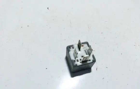 Audi A6 S6 C4 4A Other relay 443951253k