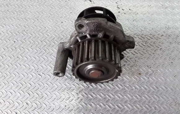 Volkswagen PASSAT B5.5 Water pump 06A121021