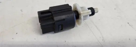 Mitsubishi Pajero Clutch pedal sensor 7525