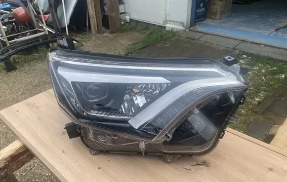 Toyota RAV 4 (XA40) Headlight/headlamp W3049