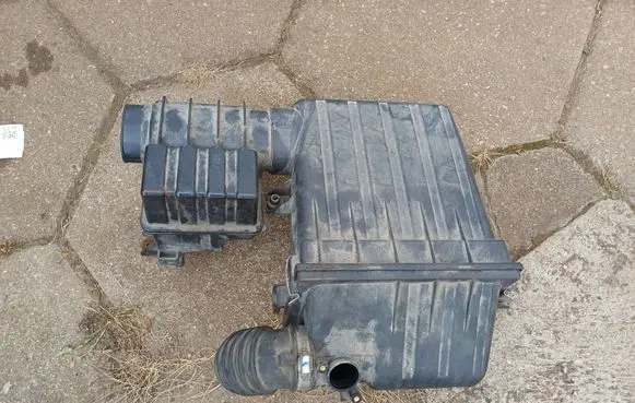 Suzuki Swift I Air filter box