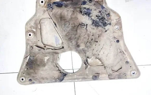 BMW X5 E70 Engine splash shield/under tray 6773000a02