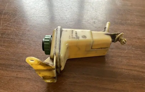 Audi A4 S4 B5 8D Power steering fluid tank/reservoir 8D0422373C