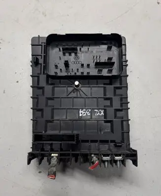 Volkswagen Golf V Fuse module 1K0937125